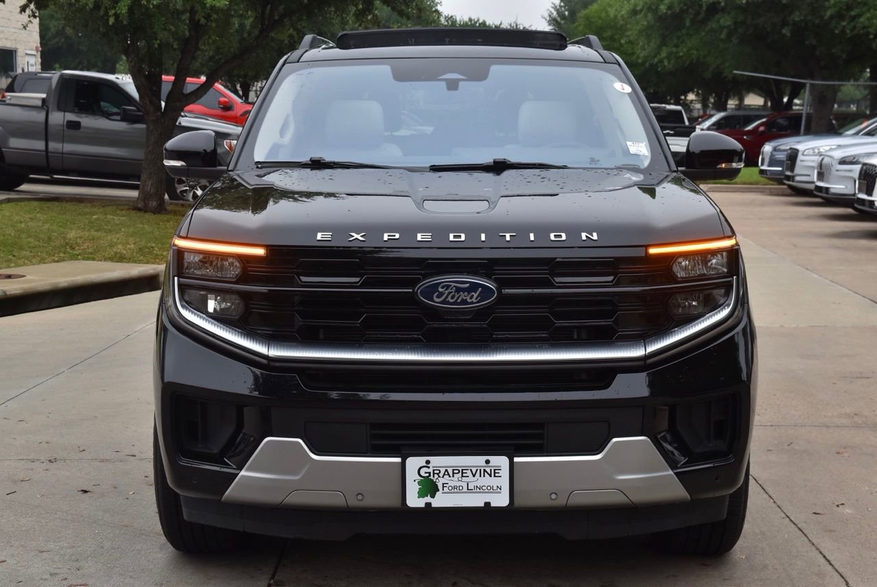 Certified 2025 Ford Expedition Platinum AWD/4WD image 3