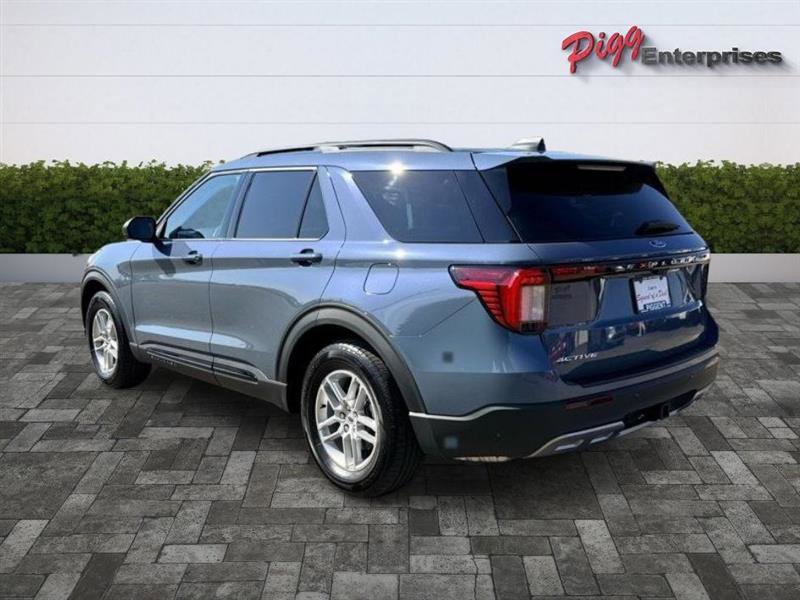 Used 2026 Ford Explorer Active w/ Active Comfort Package image 2