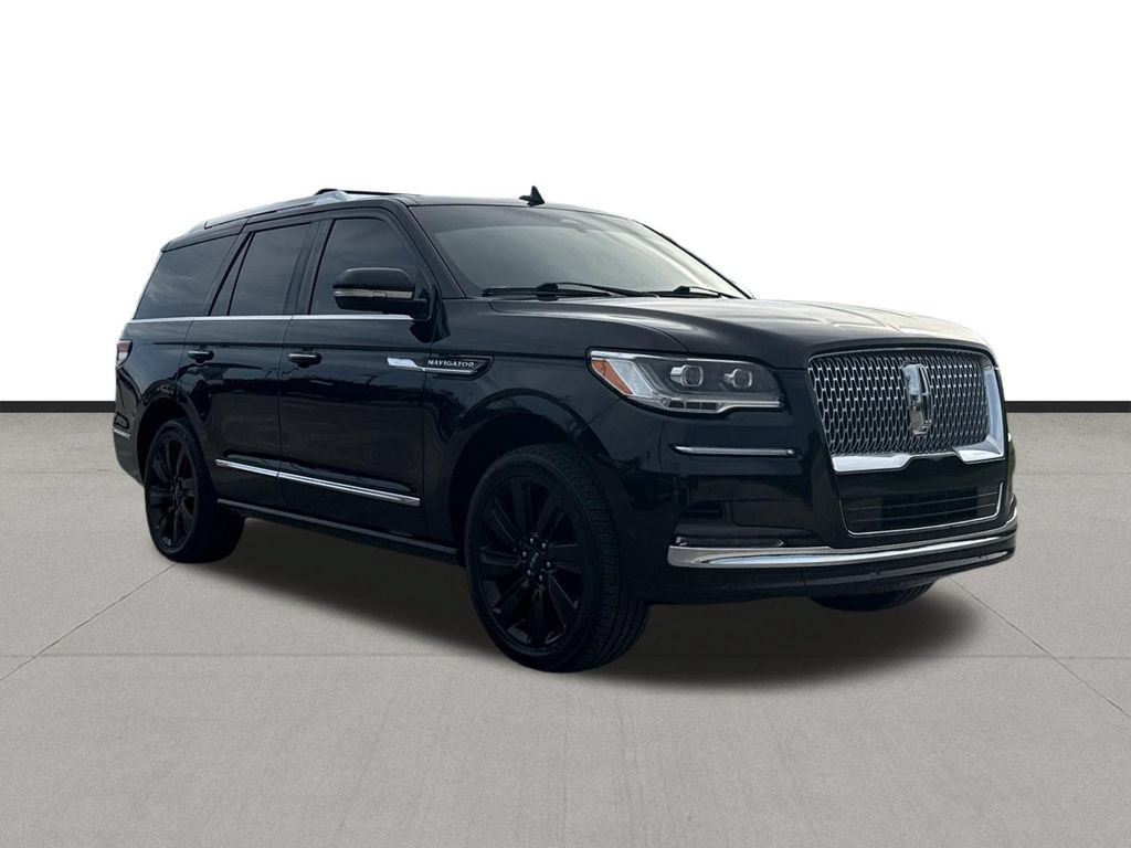 Used 2022 Lincoln Navigator Reserve AWD/4WD image 3