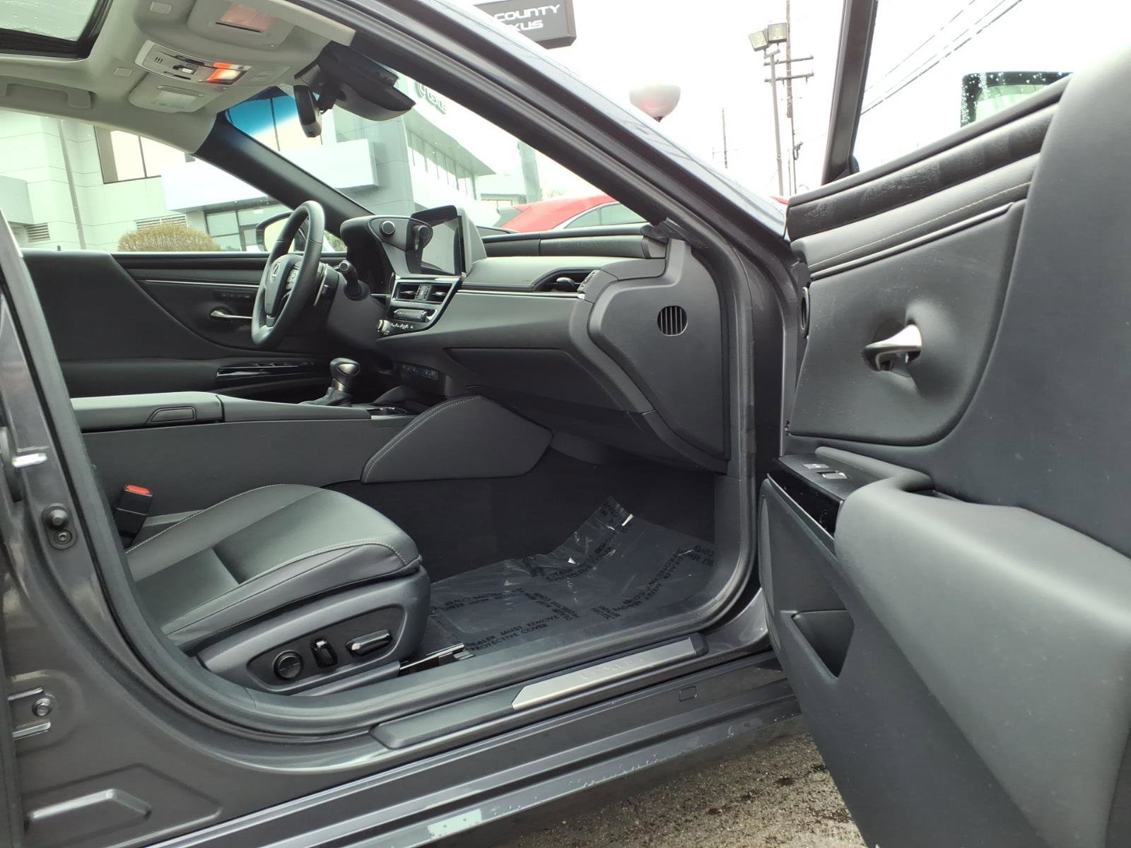 Certified 2023 Lexus ES 350 w/ Premium Package image 13