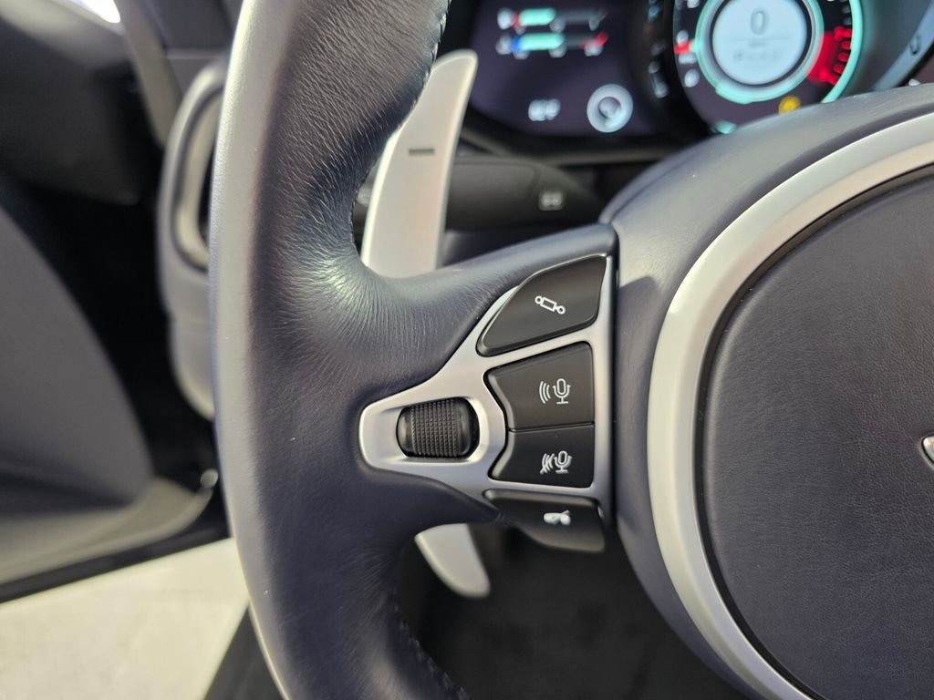 Used 2023 Aston Martin V8 Vantage Roadster RWD image 17