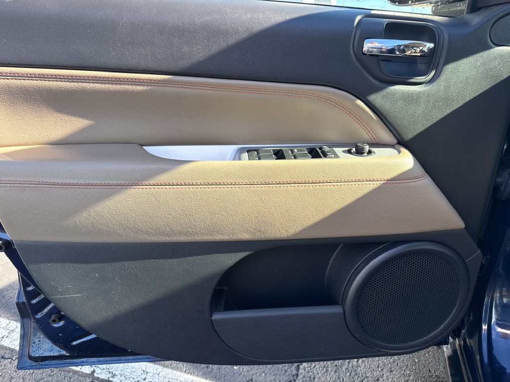 Used 2017 Jeep Compass Latitude FWD image 40