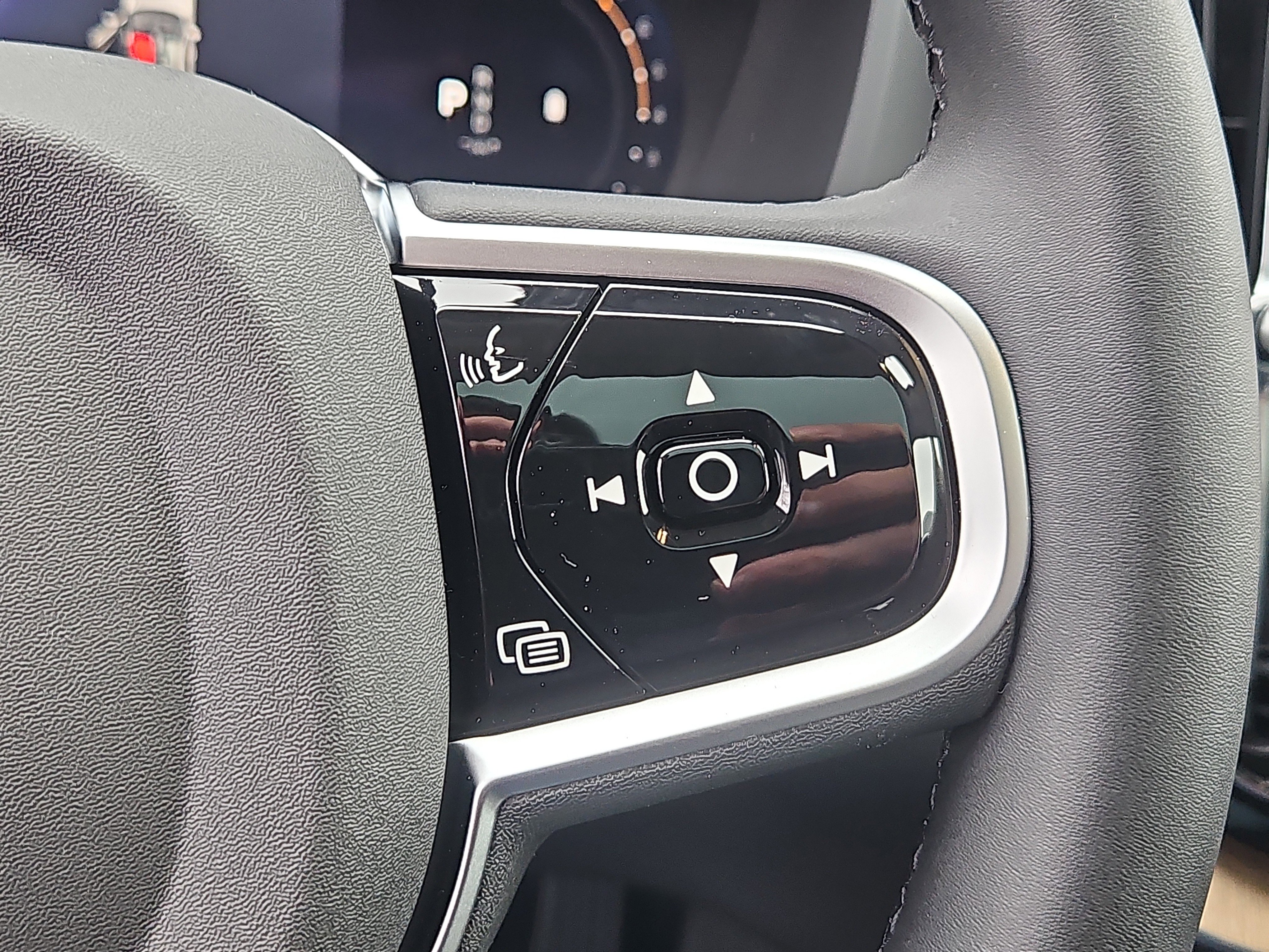 New 2026 Volvo XC60 B5 Plus w/ Protection Package Premier image 17