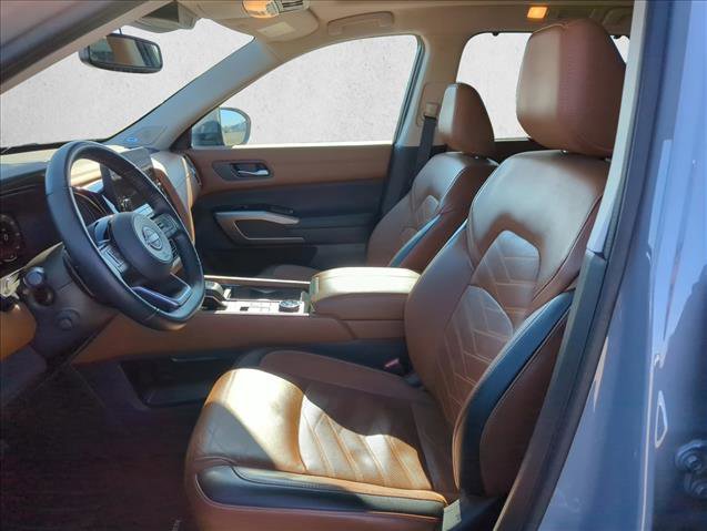 Used 2022 Nissan Pathfinder Platinum w/ Cargo Package image 13
