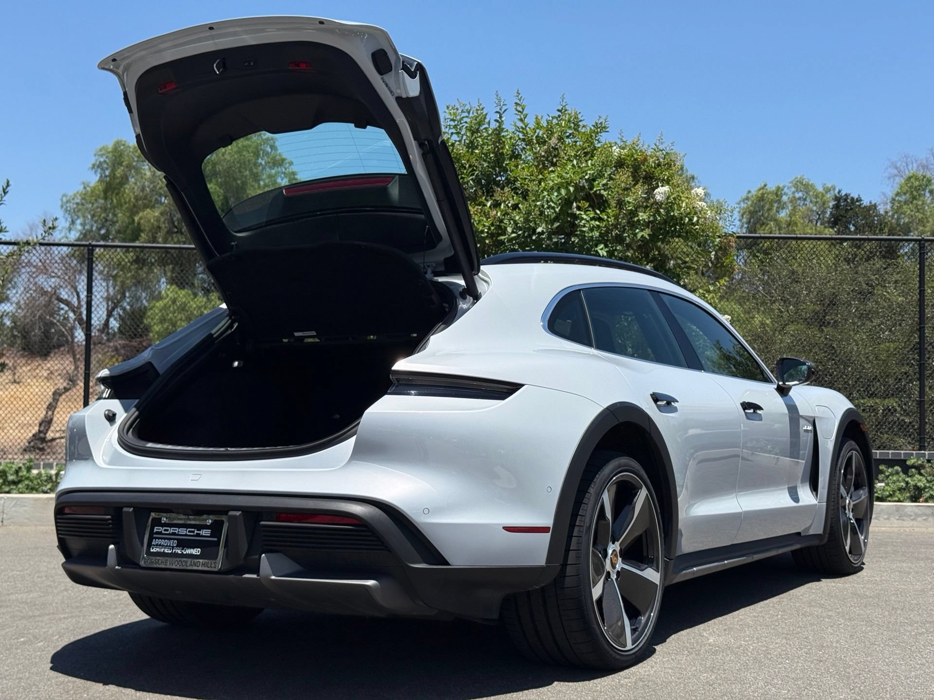 Certified 2023 Porsche Taycan Turbo AWD/4WD image 33