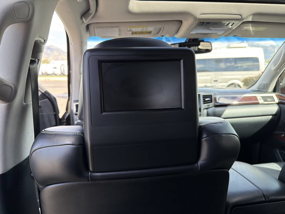 Used 2013 Lexus LX 570 4WD w/ Luxury Pkg image 31