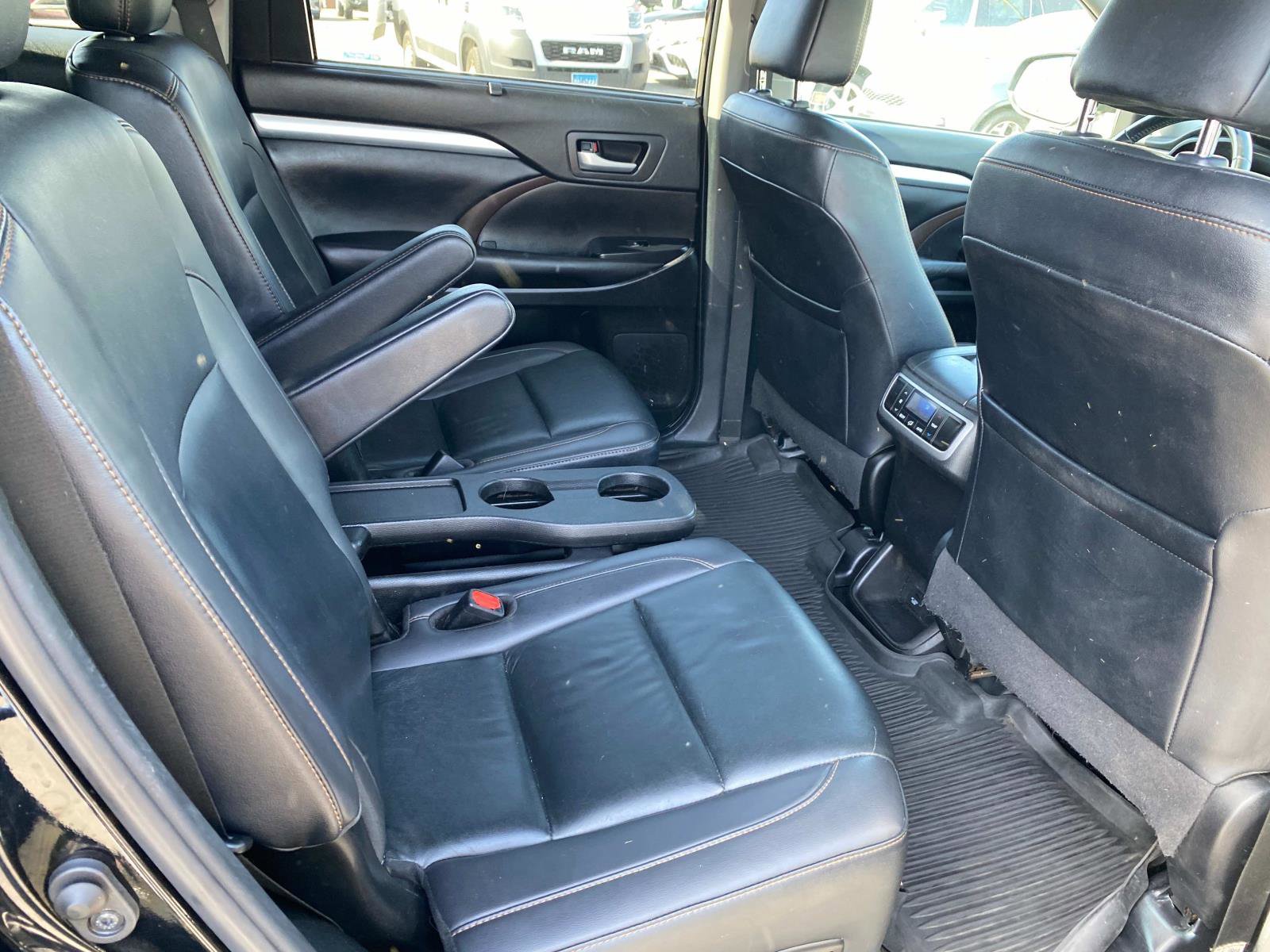 Used 2019 Toyota Highlander XLE image 26
