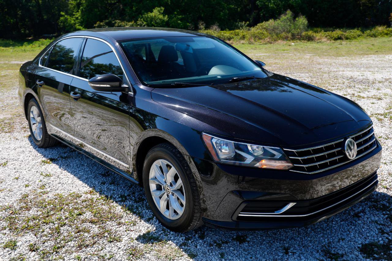 Used 2017 Volkswagen Passat 1.8T S image 15