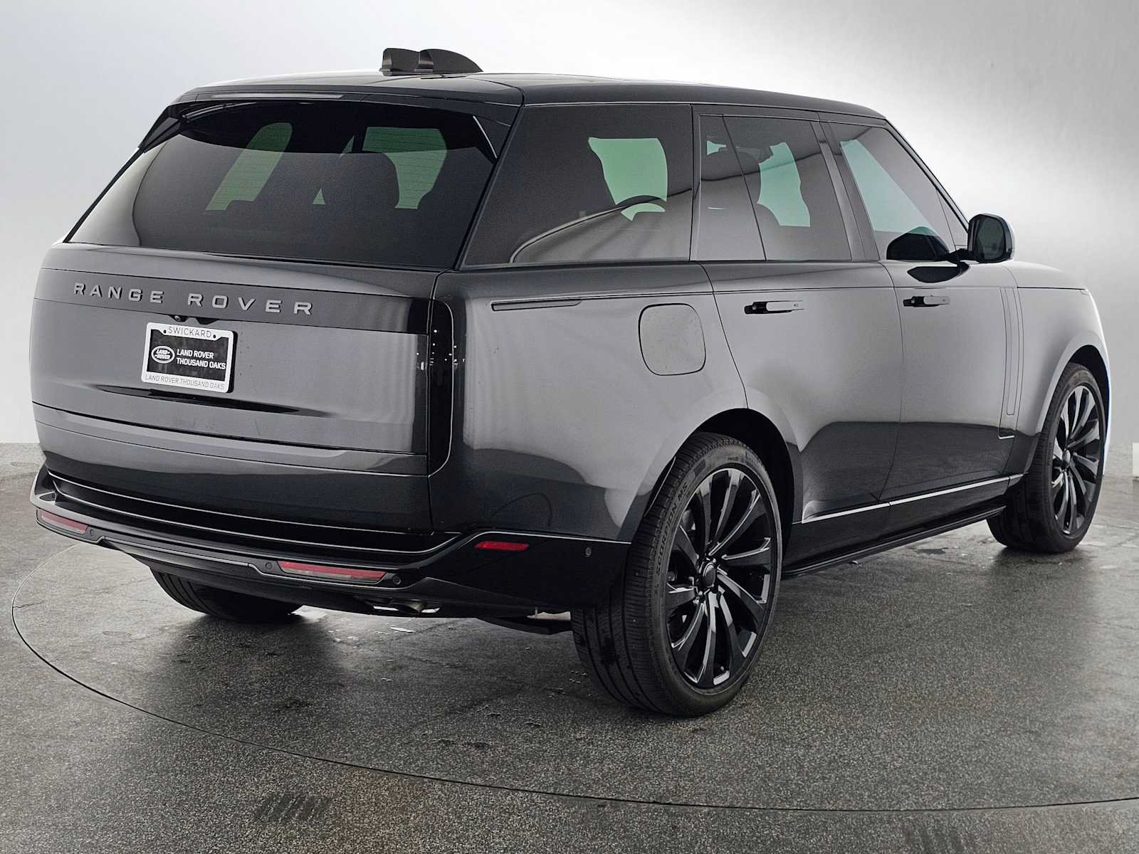 Used 2025 Land Rover Range Rover SE AWD/4WD image 5