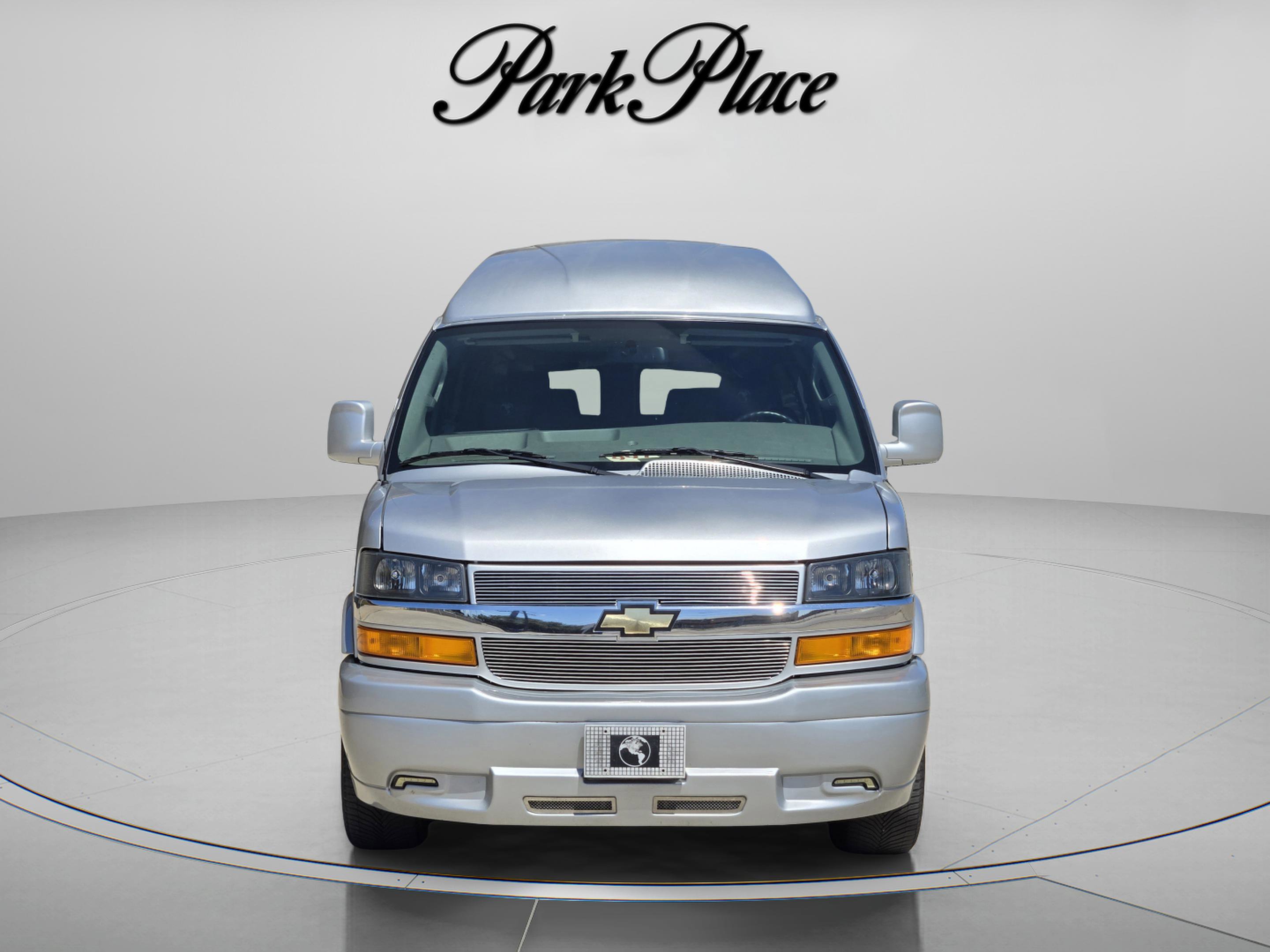 Used 2023 Chevrolet Express 2500 image 9