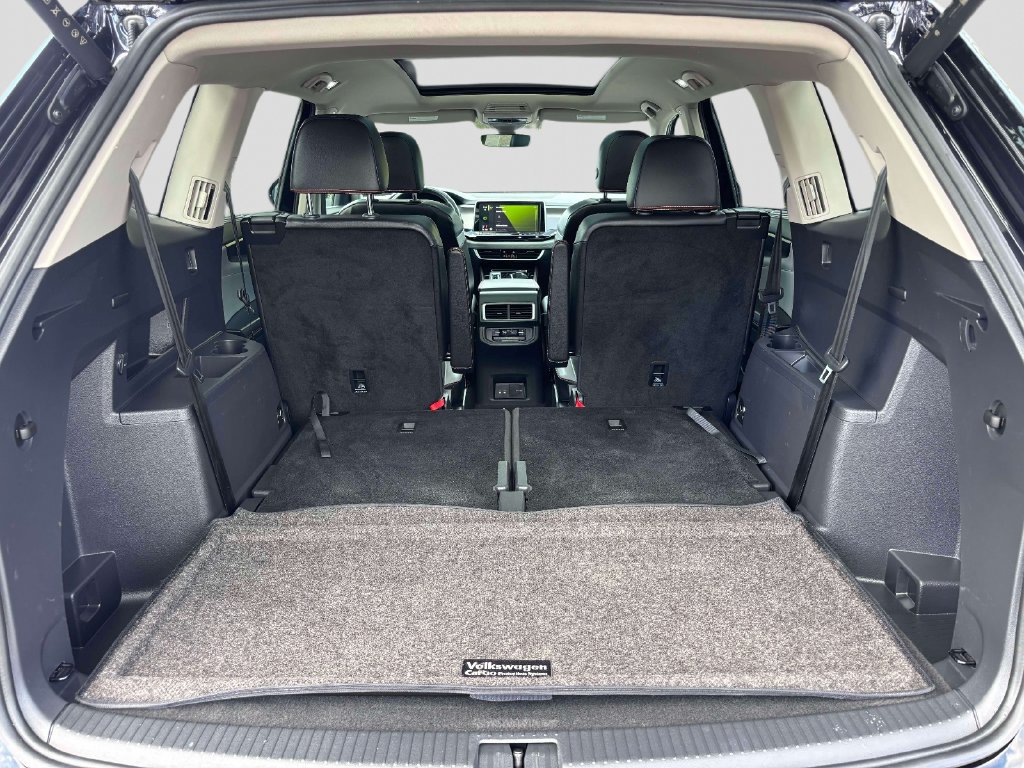 Certified 2024 Volkswagen Atlas Peak Edition SE AWD/4WD image 19