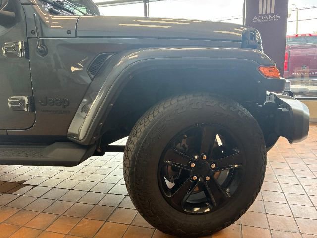 Used 2021 Jeep Wrangler Unlimited Sahara image 2