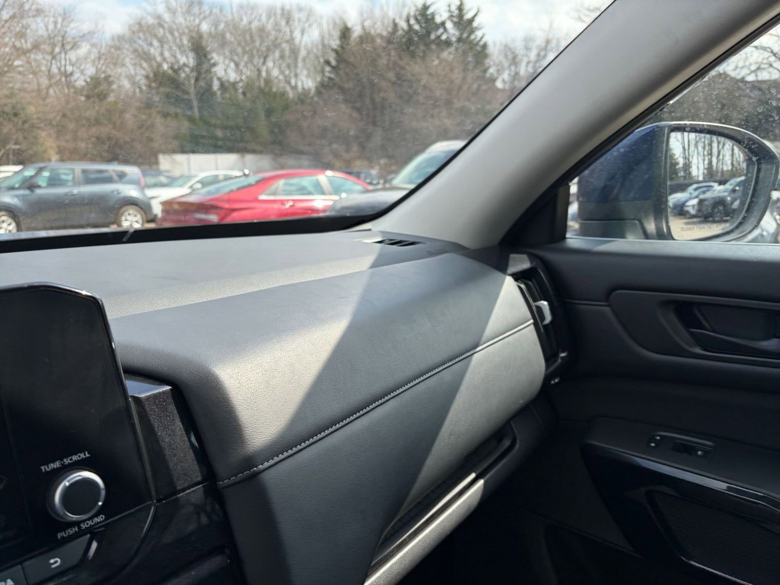 Used 2025 Nissan Pathfinder SV image 38