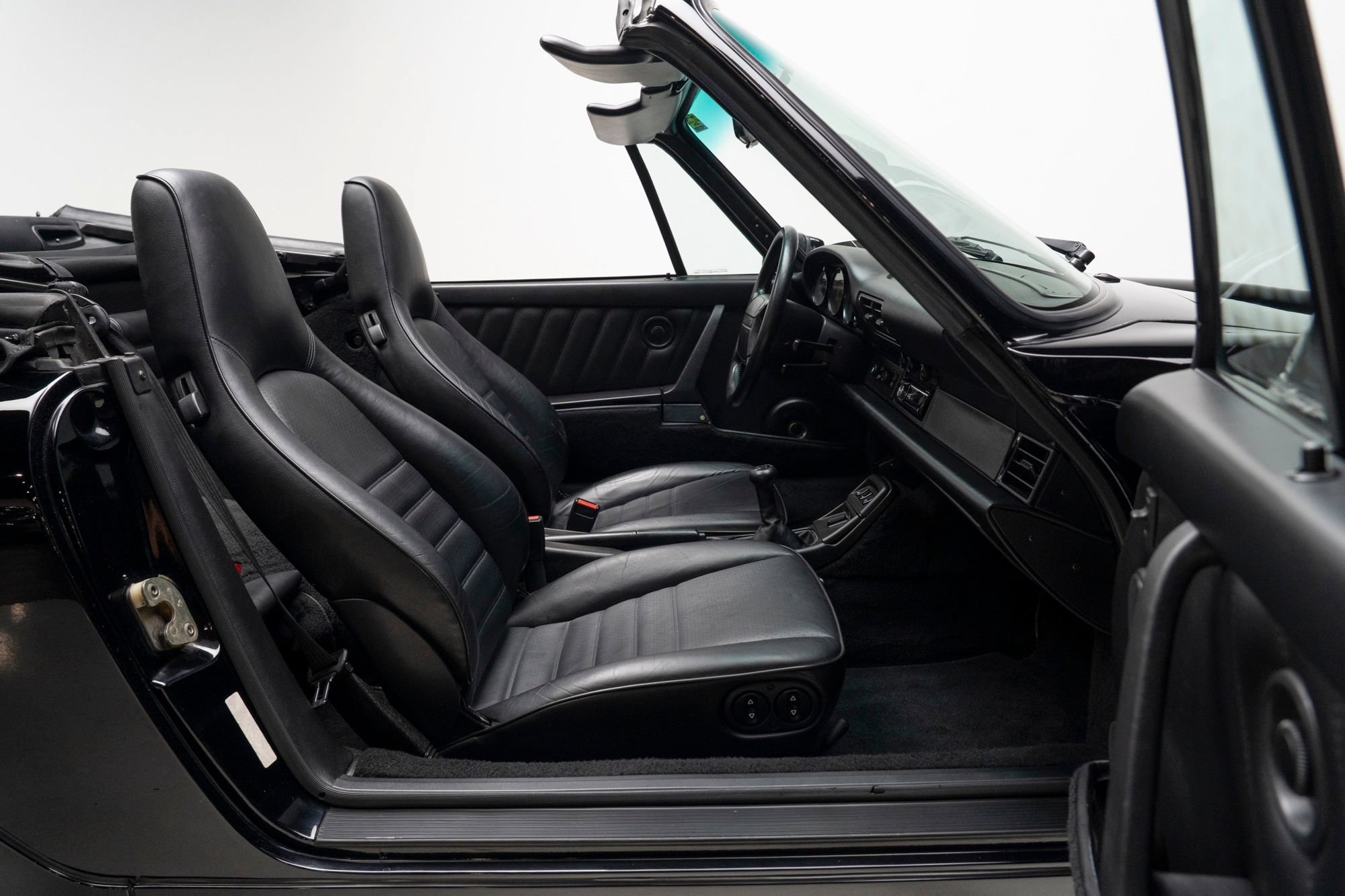 Used 1991 Porsche 911 Carrera RWD image 42