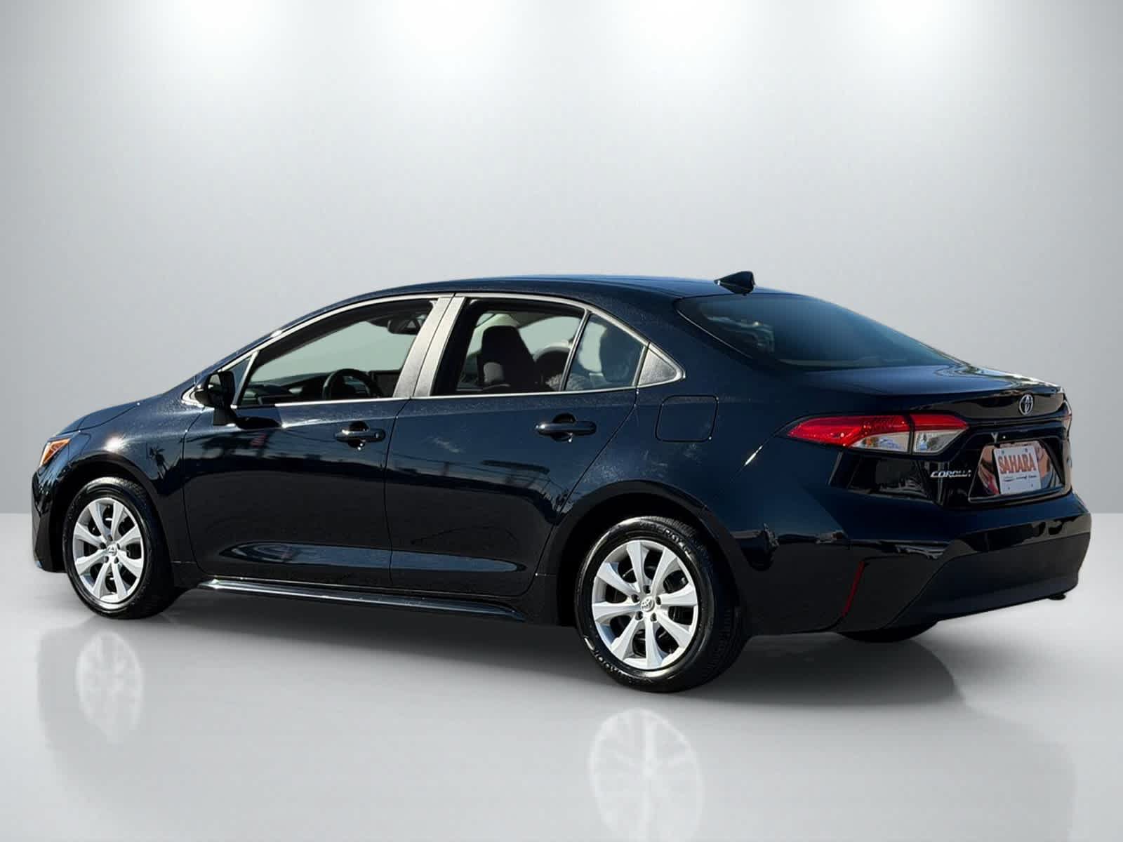 Used 2025 Toyota Corolla LE FWD image 4