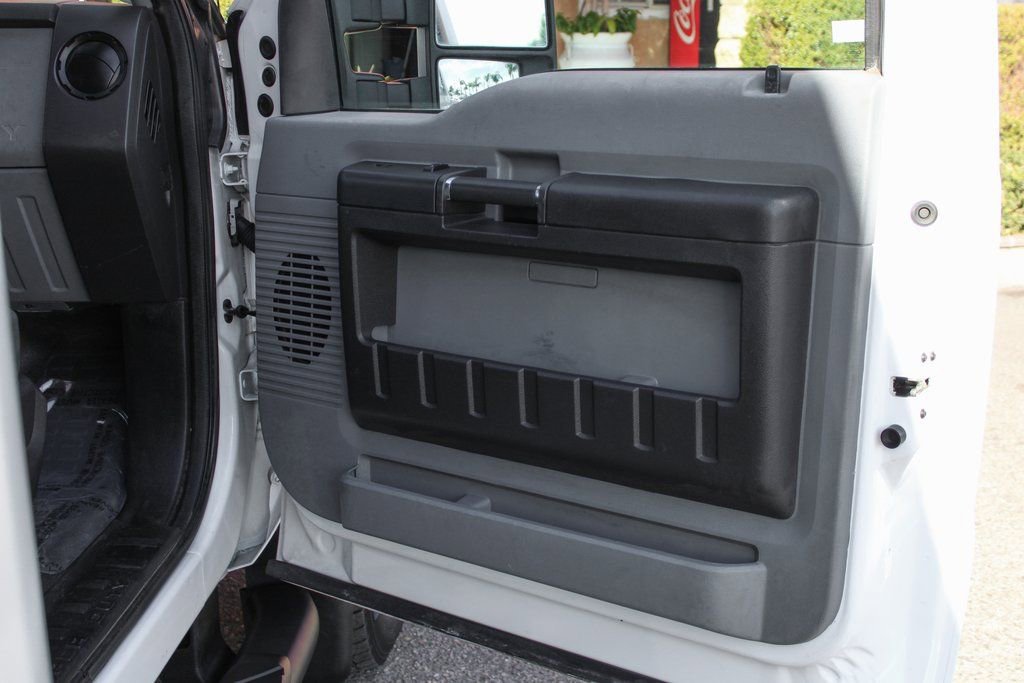 Used 2015 Ford F550 2WD Regular Cab Super Duty image 41