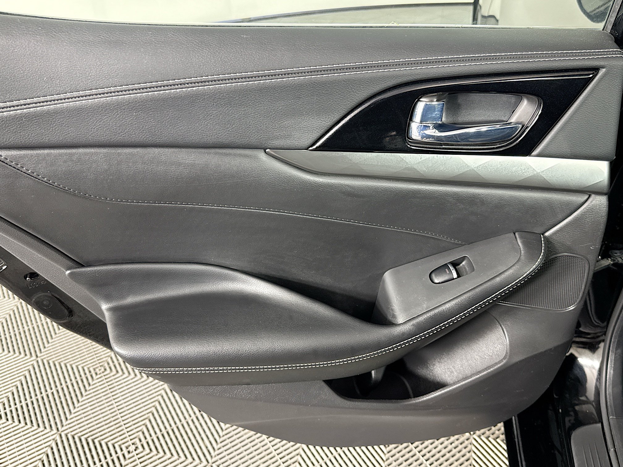 Used 2022 Nissan Maxima SL FWD image 41