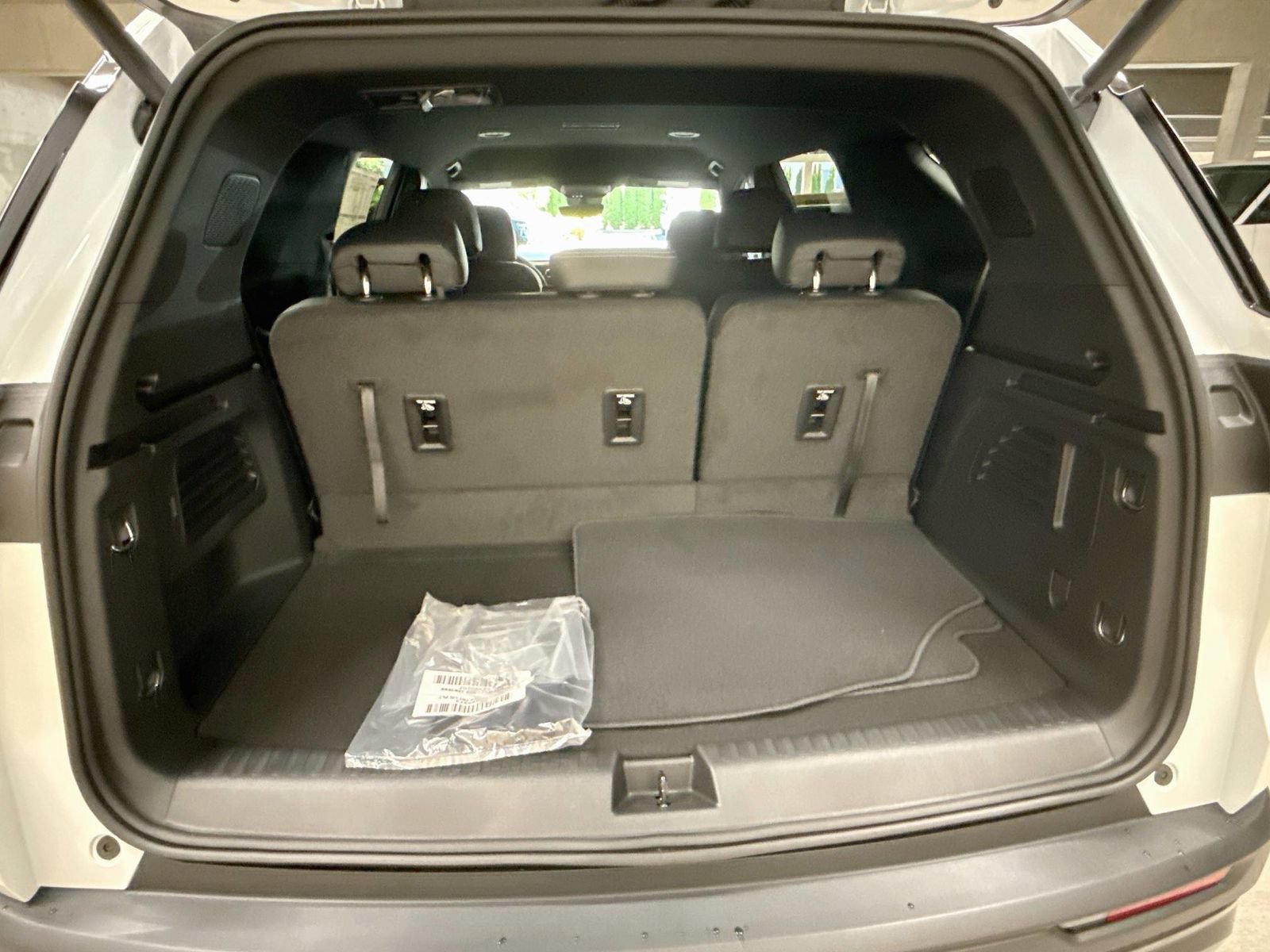 New 2026 Chevrolet Traverse LT w/ Midnight/Sport Edition AWD/4WD image 29