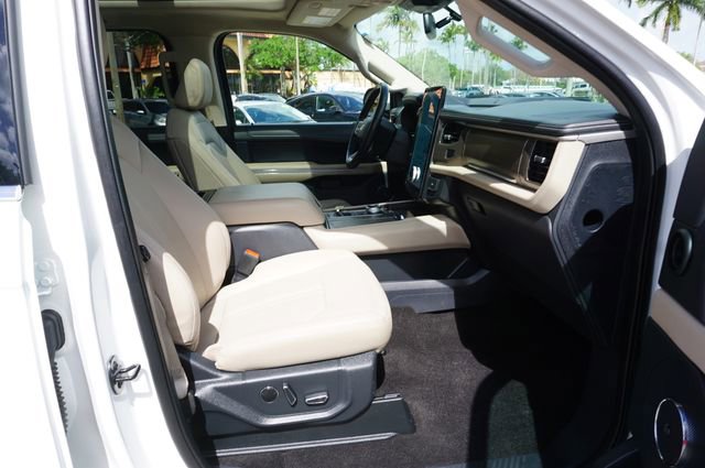 Certified 2022 Ford Expedition Limited image 3