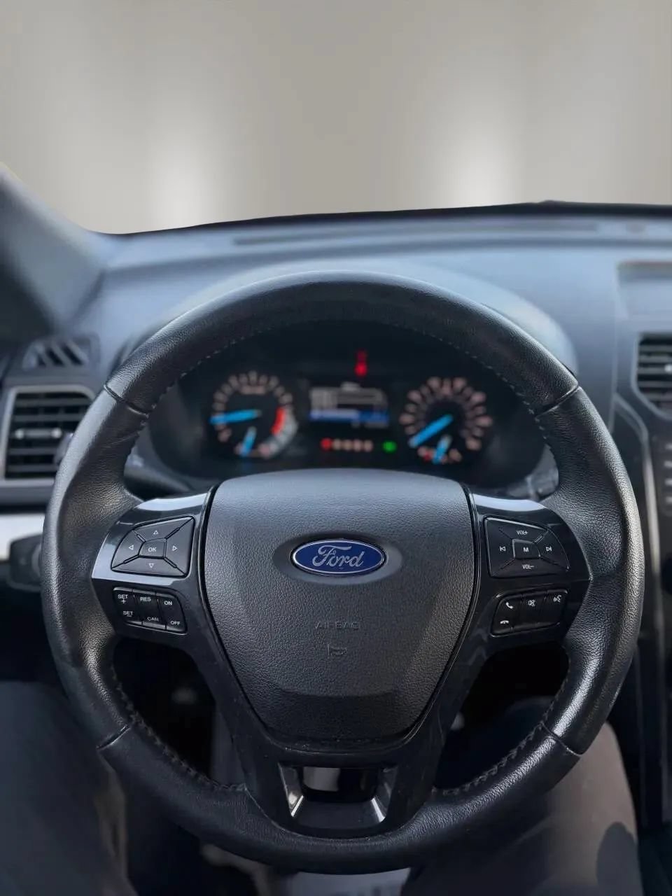 Used 2018 Ford Explorer XLT AWD/4WD image 9
