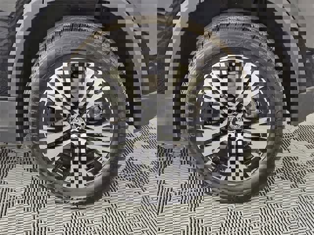 Certified 2025 Mercedes-Benz GLA 250 4MATIC image 33