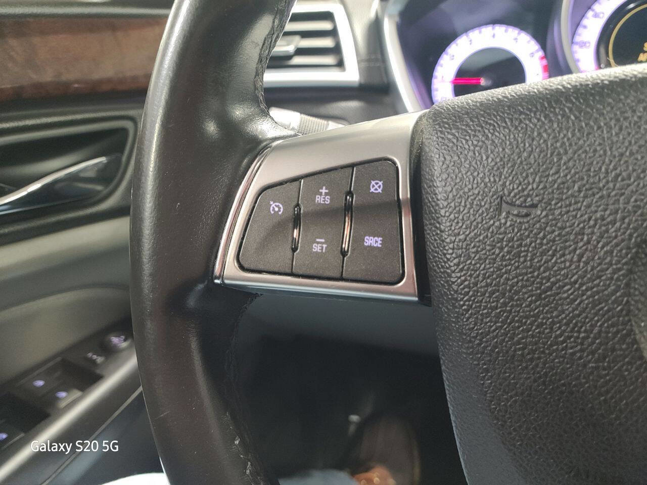 Used 2010 Cadillac SRX Premium image 30