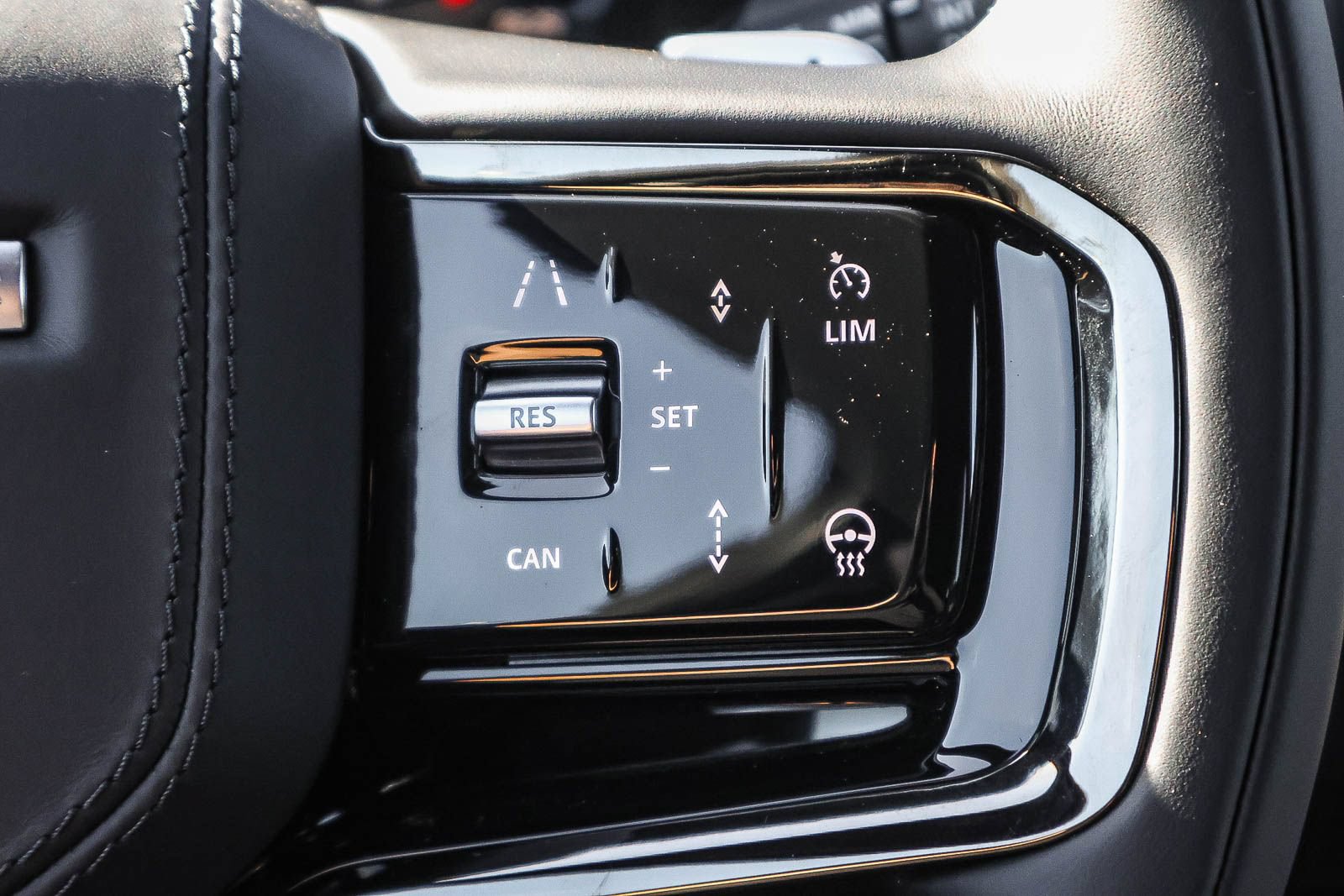 New 2026 Land Rover Range Rover Velar S AWD/4WD image 34