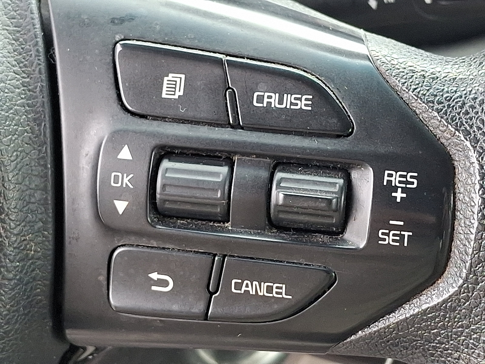Used 2021 Kia Sedona LX FWD image 22
