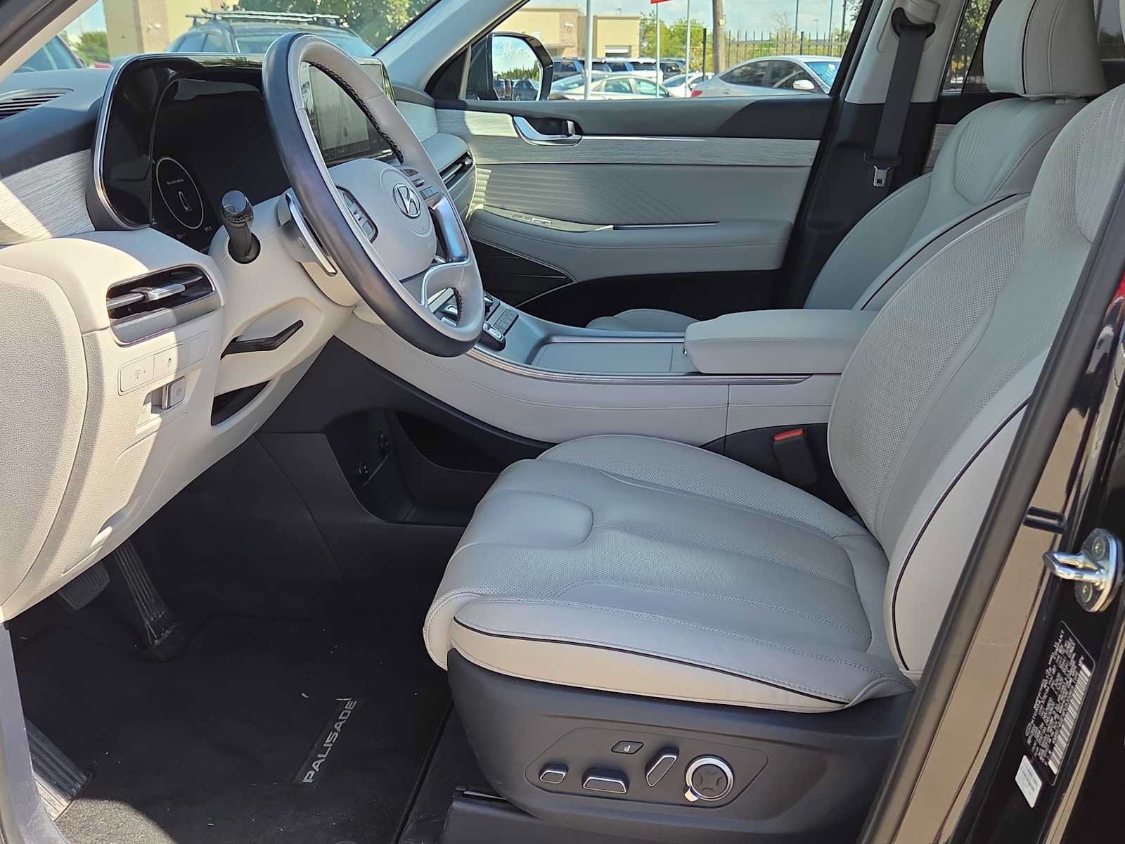 Certified 2023 Hyundai Palisade Calligraphy FWD image 12
