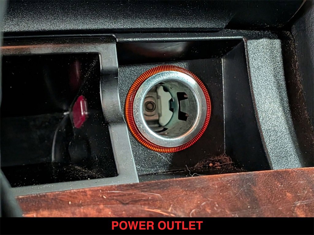 Used 2012 Volkswagen Touareg Sport image 25