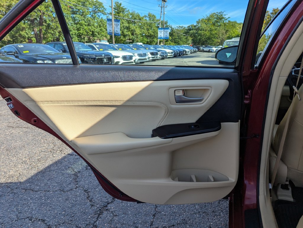 Used 2017 Toyota Camry XLE w/ Moonroof Package FWD image 39