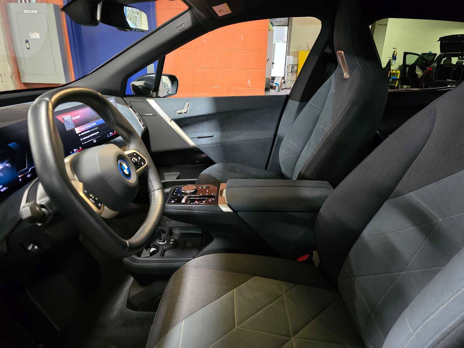 Used 2022 BMW iX xDrive50 w/ Convenience Package image 21