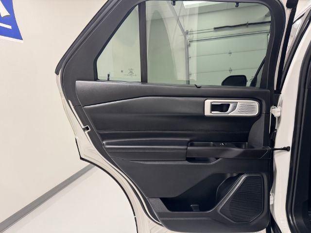 Used 2020 Ford Explorer Platinum w/ Premium Technology Package image 38
