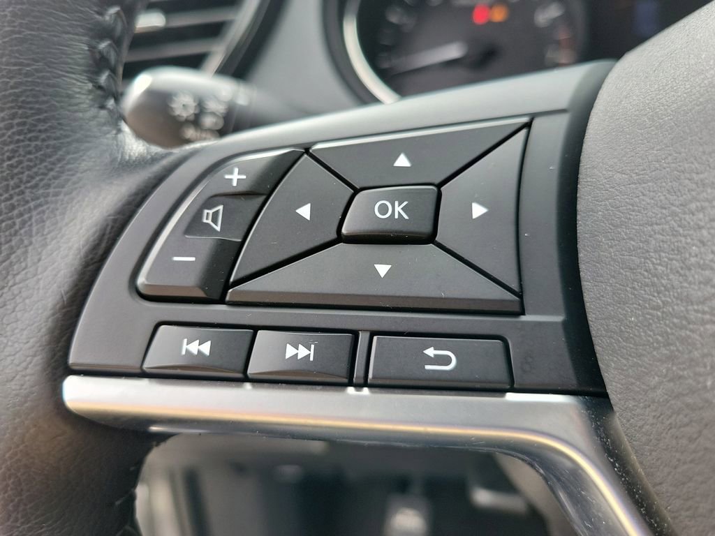 Certified 2020 Nissan Rogue SV FWD image 29