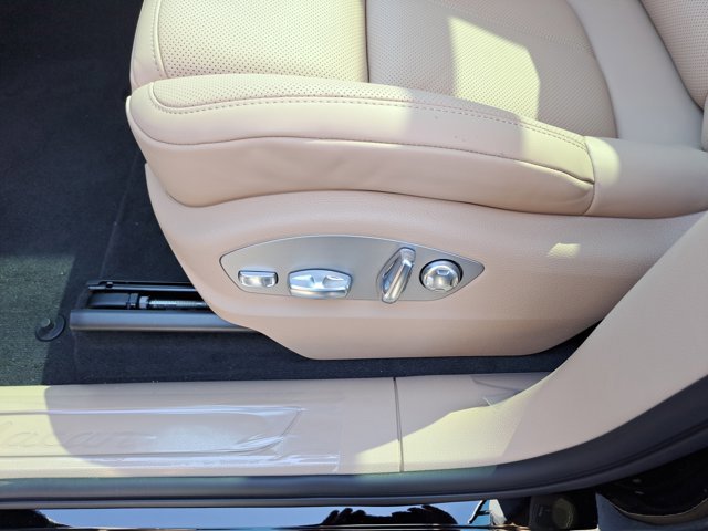 Used 2026 Porsche Macan image 23