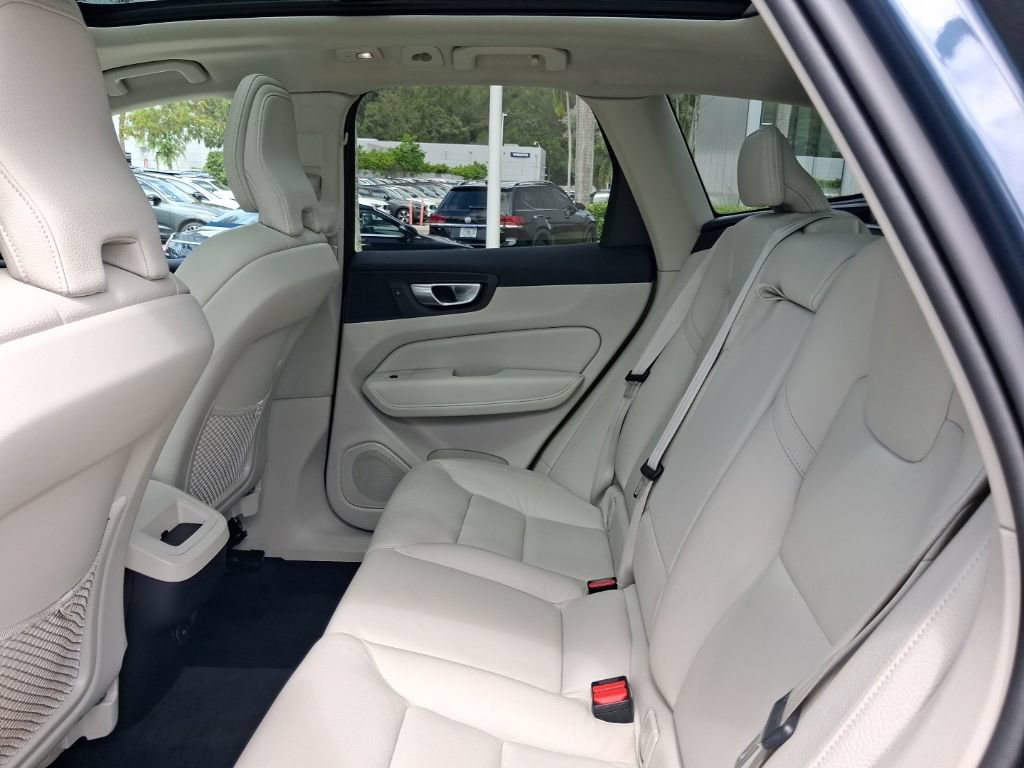 Used 2024 Volvo XC60 B5 Core w/ Protection Package Premier AWD/4WD image 8