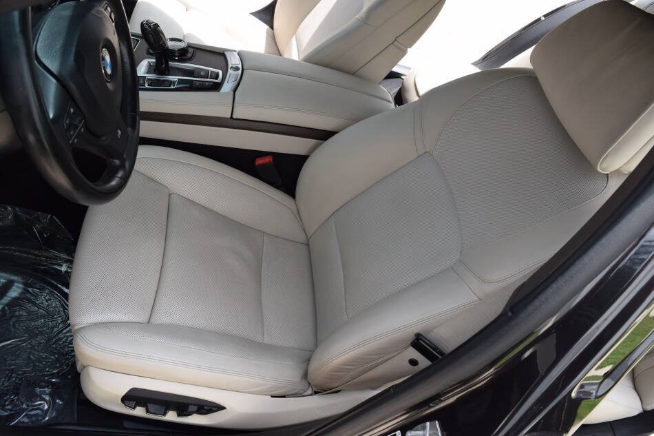 Used 2015 BMW 750i RWD image 37