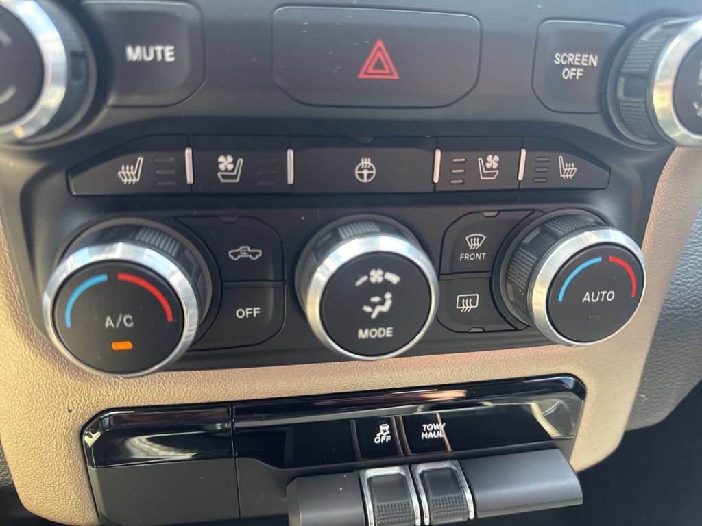 Used 2022 RAM 1500 Laramie AWD/4WD image 3