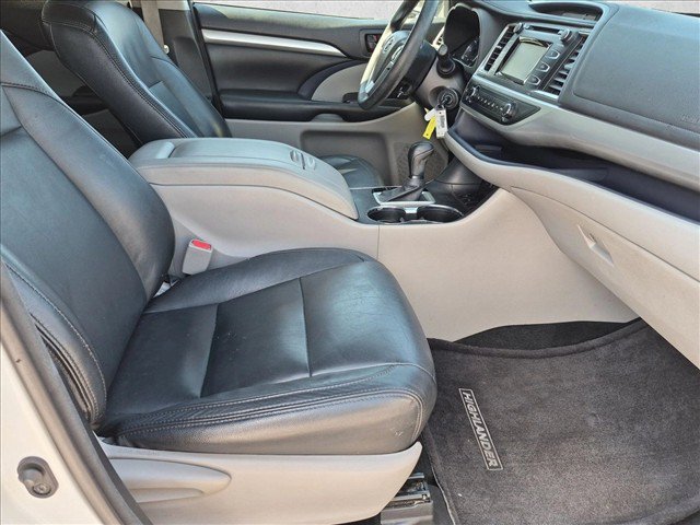 Used 2017 Toyota Highlander LE FWD image 21