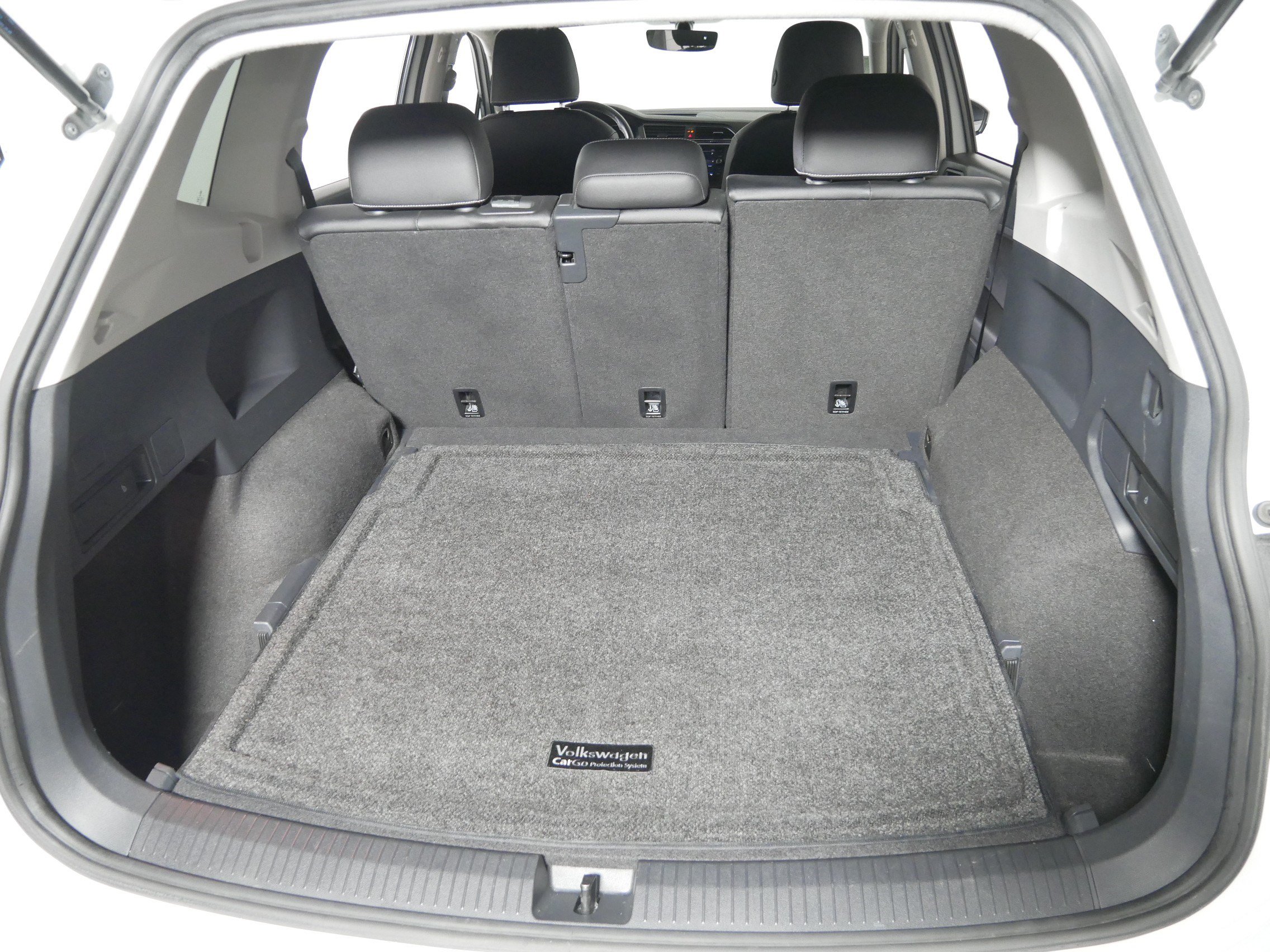 Used 2021 Volkswagen Tiguan SE AWD/4WD image 18