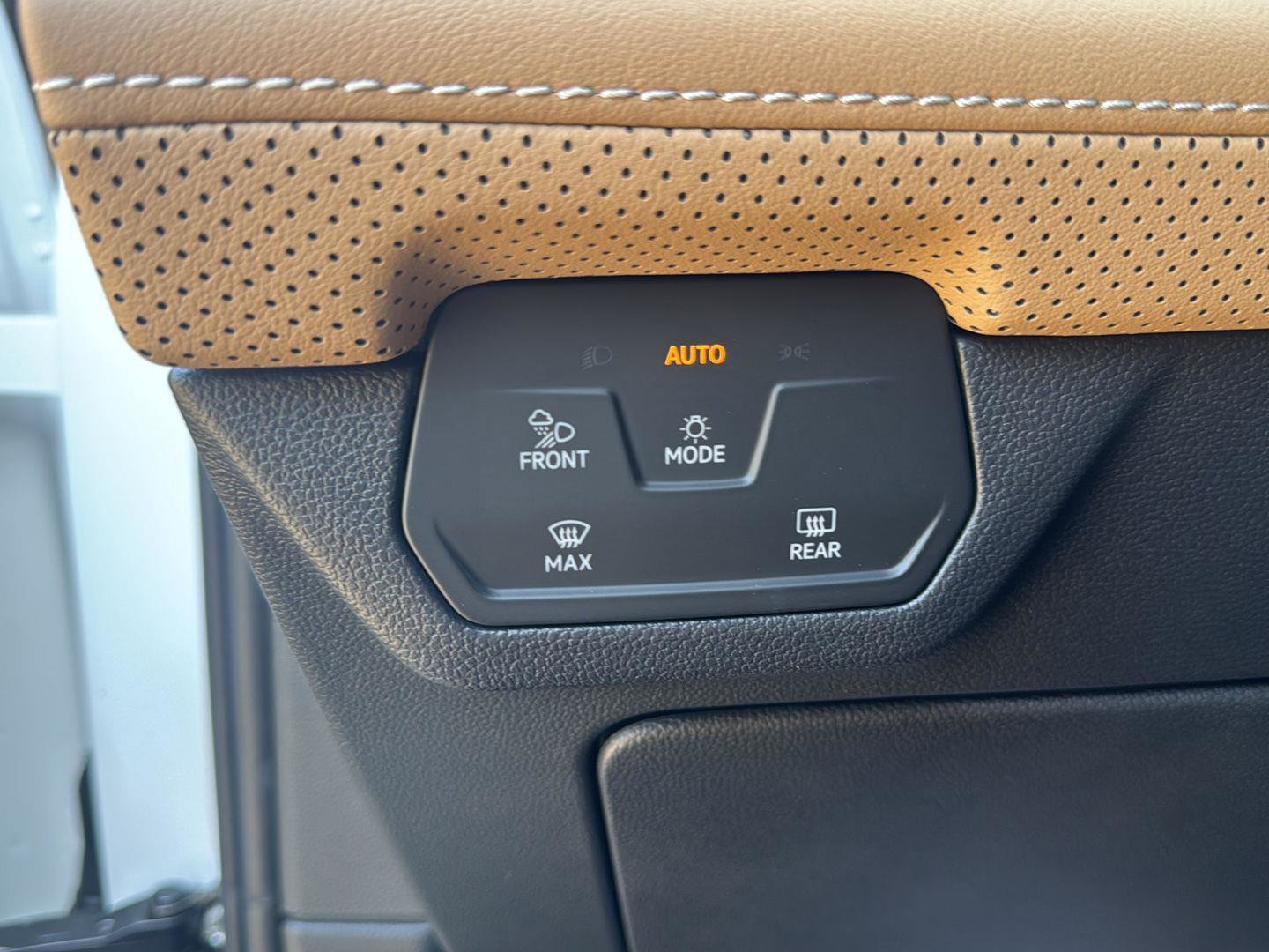 New 2026 Volkswagen Atlas Cross Sport SEL R-Line image 19