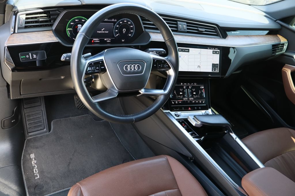 Used 2022 Audi e-tron Premium Plus w/ Premium Plus Package AWD/4WD image 11