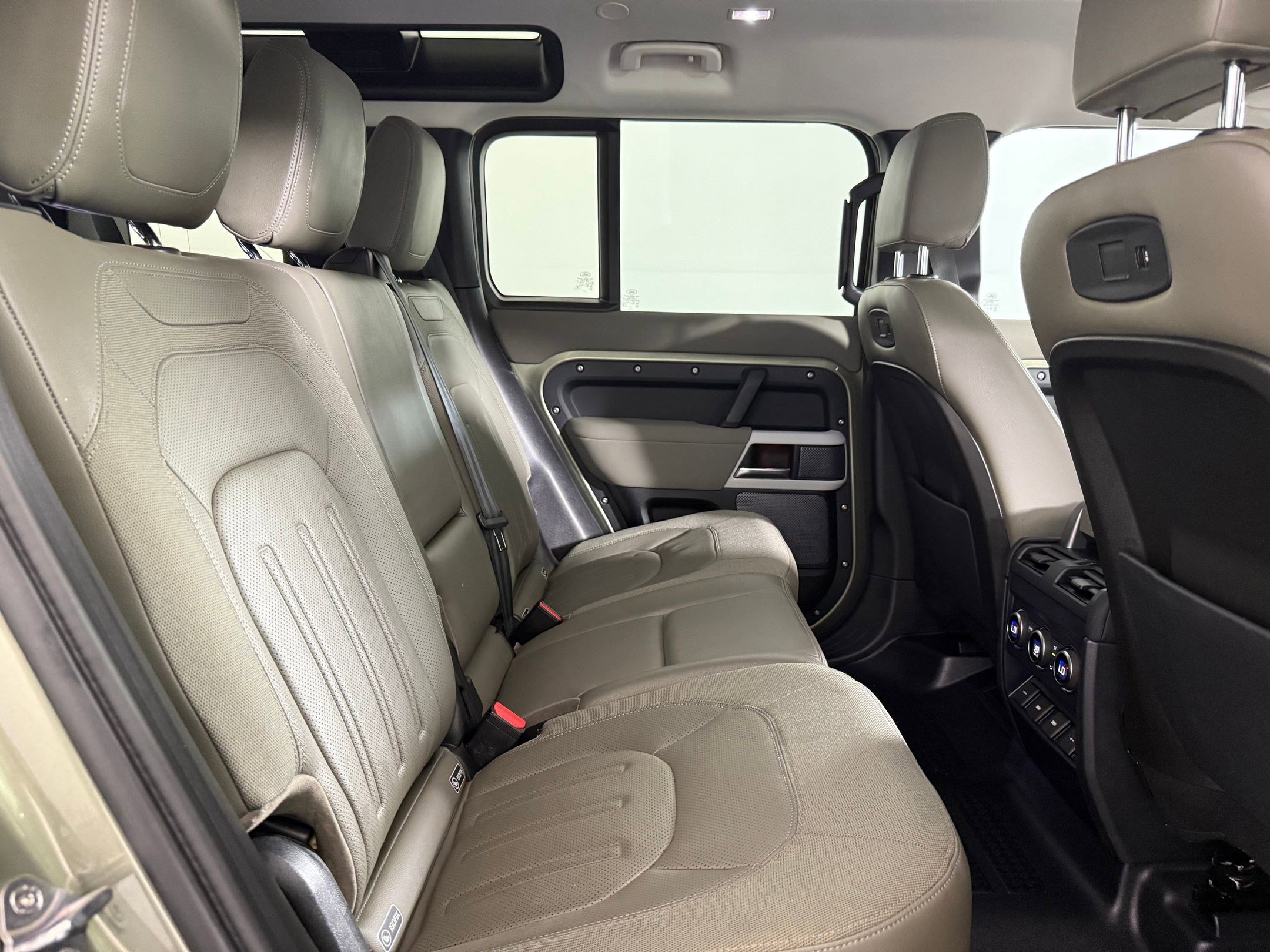 Used 2020 Land Rover Defender 110 S image 27