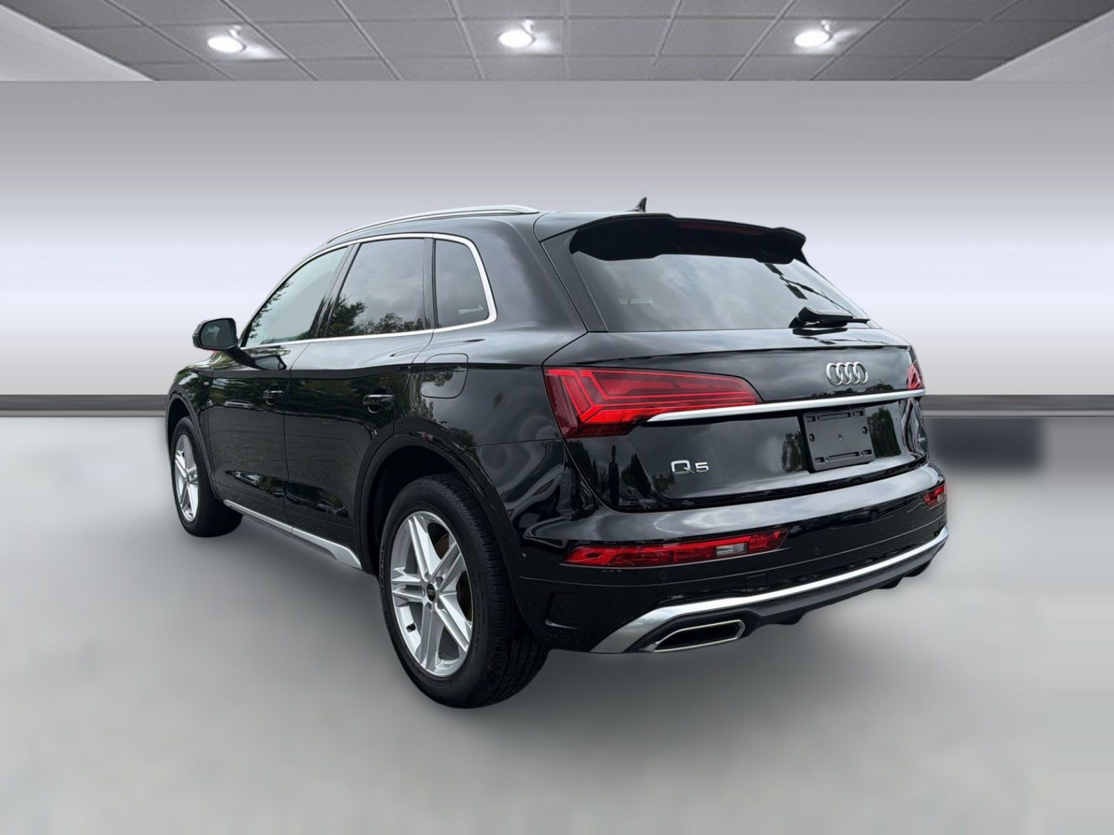 Used 2024 Audi Q5 e Premium w/ Convenience Package AWD/4WD image 3