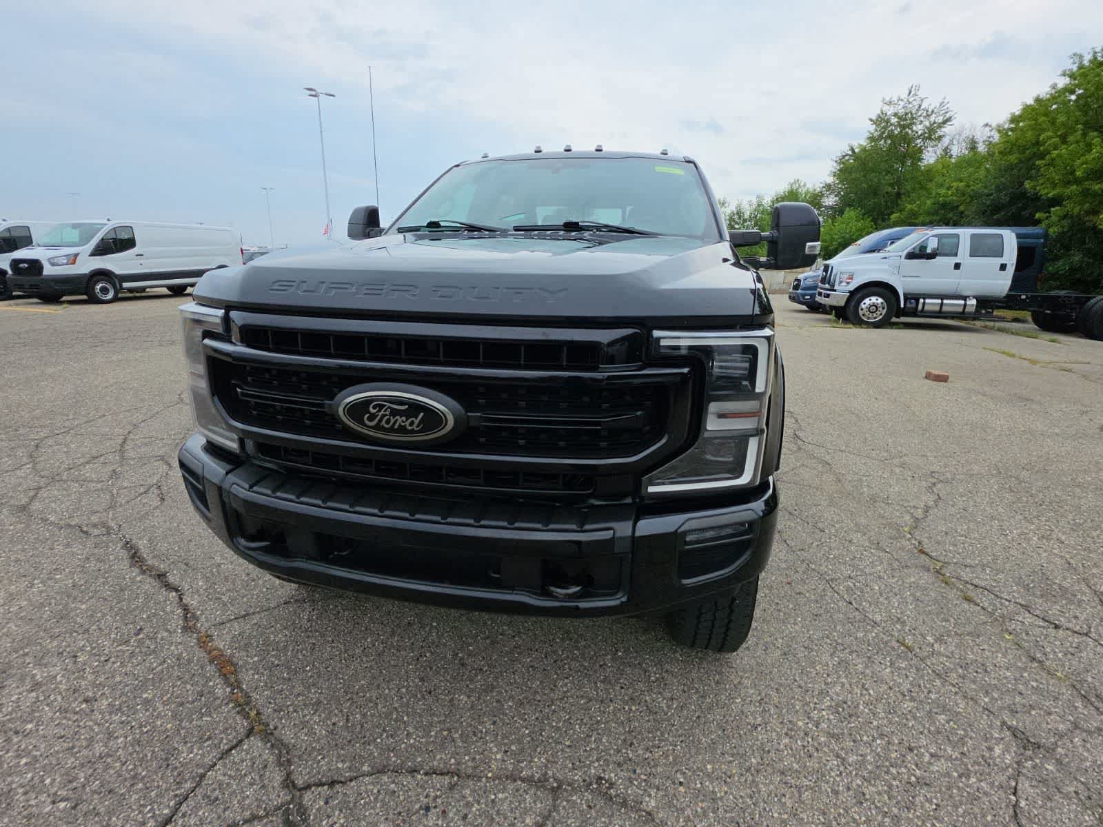 Used 2020 Ford F350 Lariat w/ Tremor Off-Road Package AWD/4WD image 3
