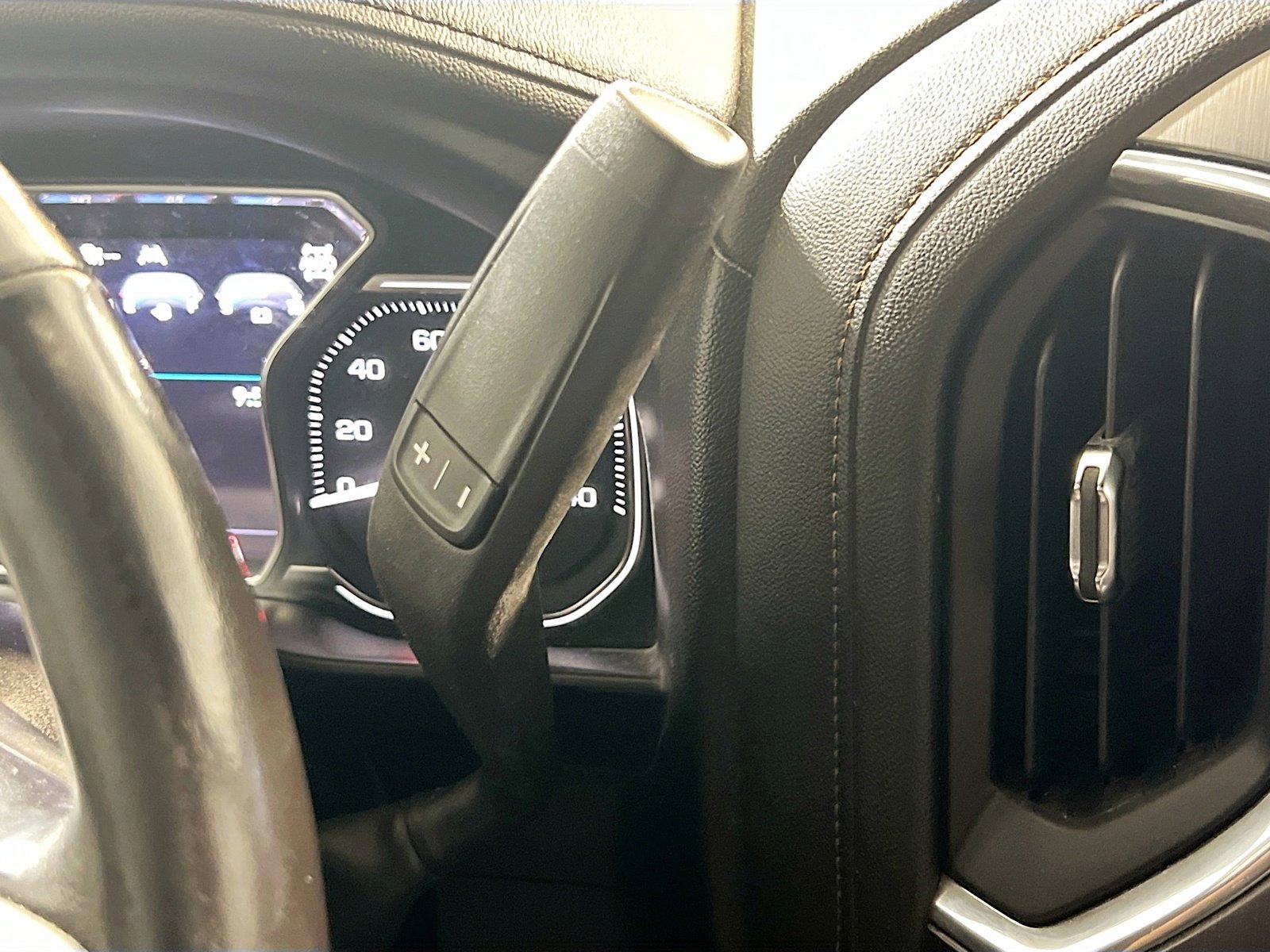 Used 2020 GMC Sierra 1500 AT4 w/ AT4 Premium Package image 13