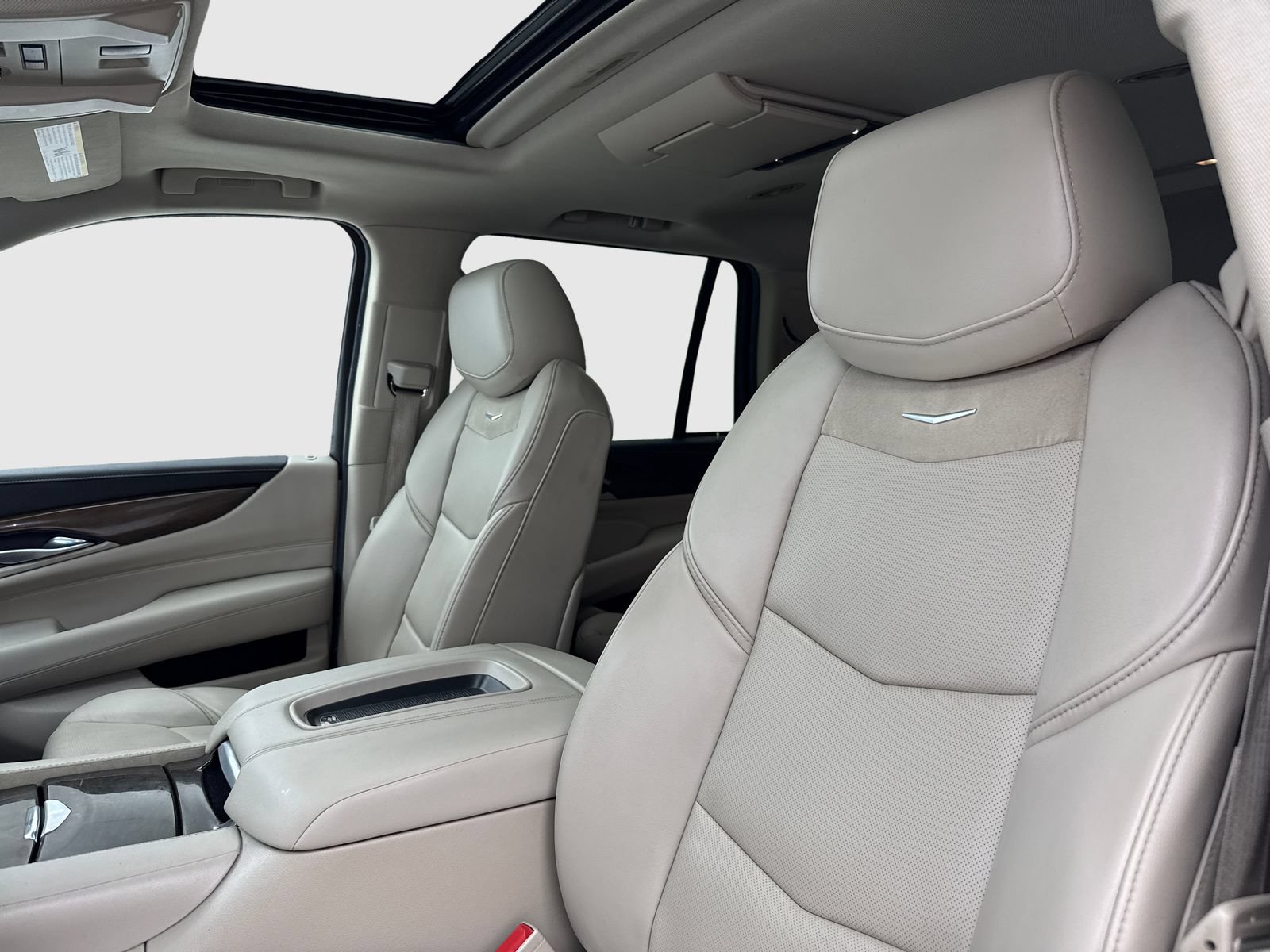 Used 2018 Cadillac Escalade Luxury RWD image 15