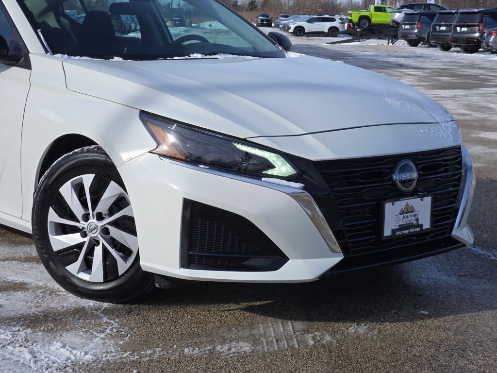 Used 2025 Nissan Altima 2.5 S image 2