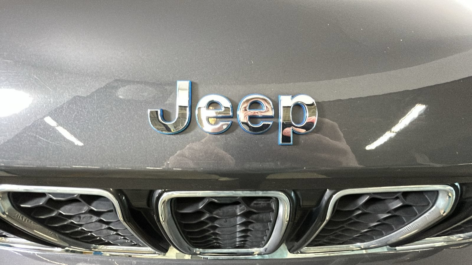 Used 2023 Jeep Grand Cherokee Overland w/ Luxury Tech Group IV AWD/4WD image 10