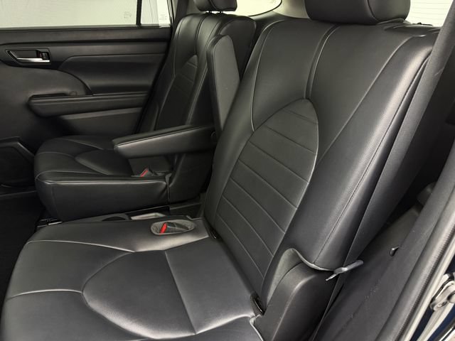 Used 2021 Toyota Highlander XLE FWD image 35